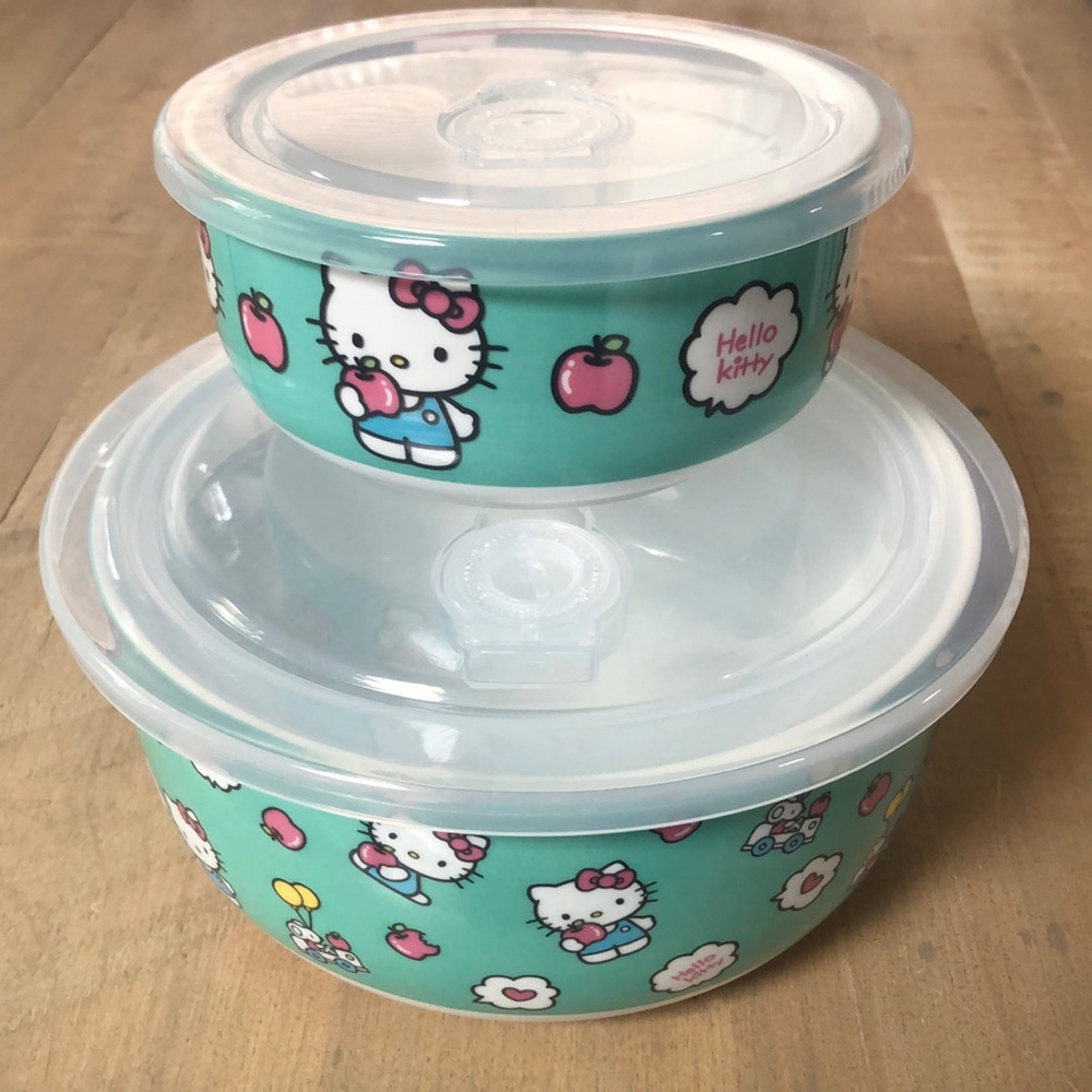 Hello Kitty Food Casserole Dishes with Lids 1 Large and 1 Small Set of 2 NWT